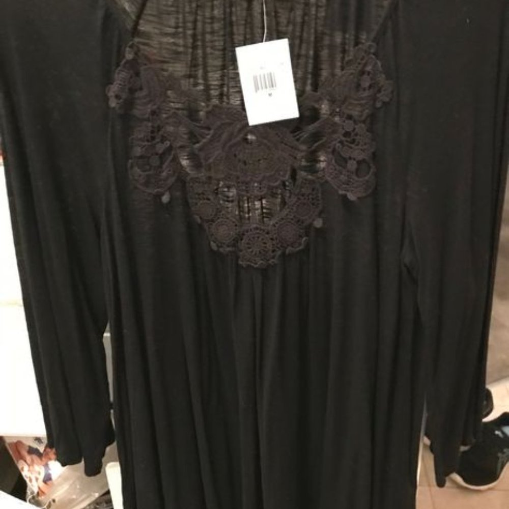 NWT Ella Moss embroidered front top, black Size M